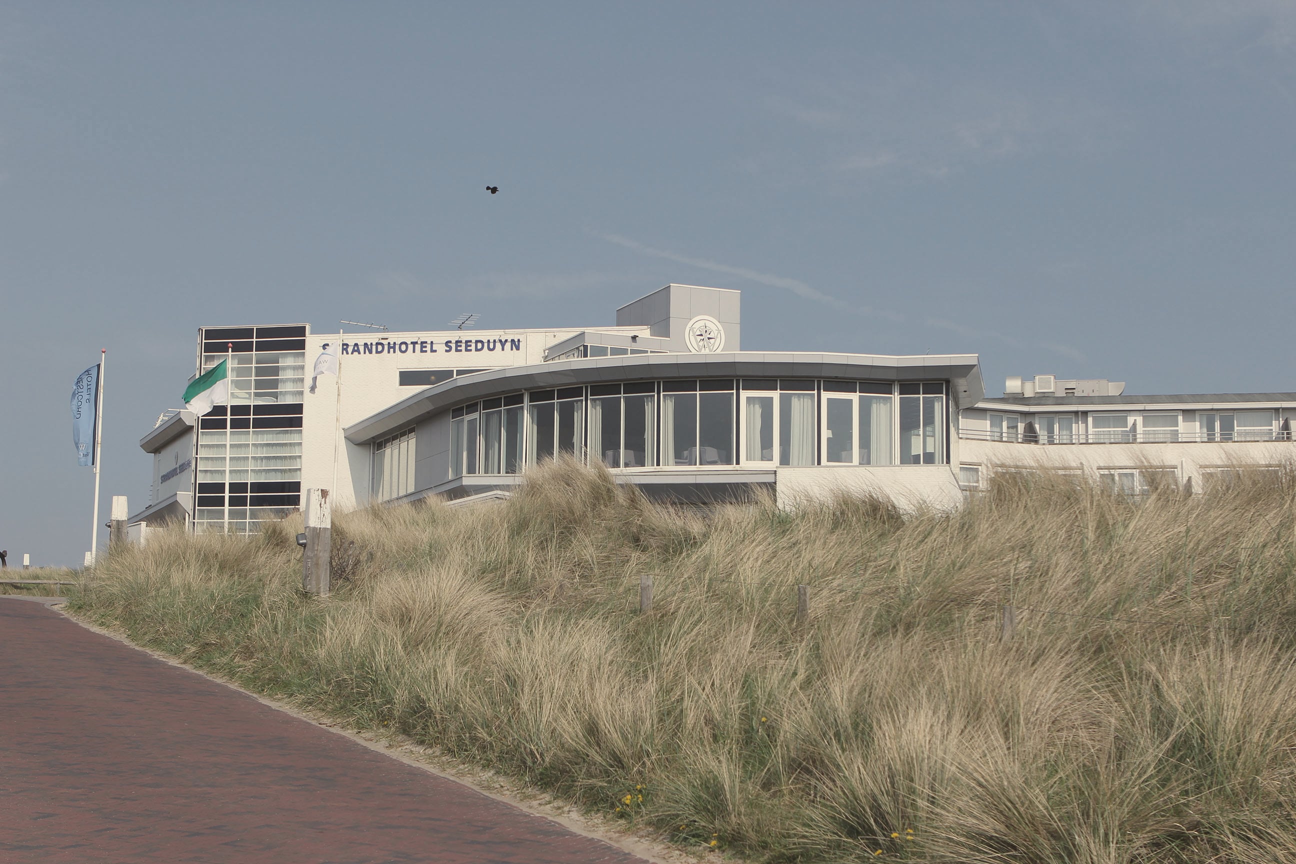 Strandhotel Seeduyn vanaf het strand van Vlieland